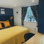 Brambling Fields And Отель типа 